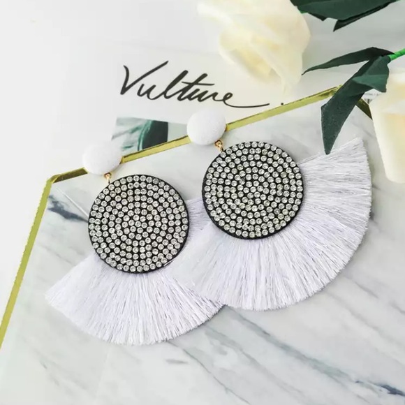 🔴5/$15⚠️𝗖𝗟𝗘𝗔𝗥𝗔𝗡𝗖𝗘⚠️White Earrings NEW - Picture 5 of 10